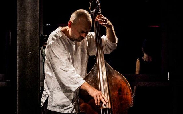 Andreas Bauer, playing double bass